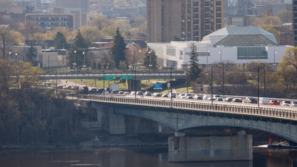 Ottawa Bridge and Traffic.jpg